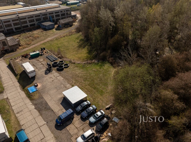 Prodej komerčního pozemku 1688 m²