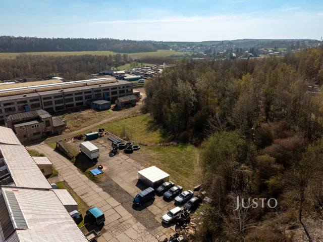 Prodej komerčního pozemku 1688 m²