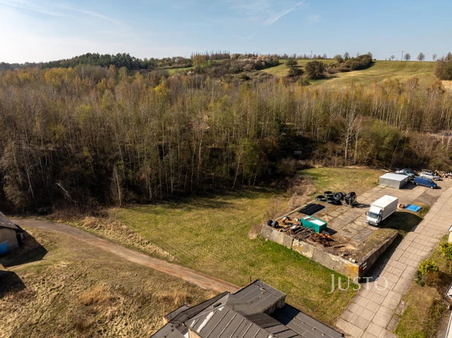 Prodej komerčního pozemku 1688 m²