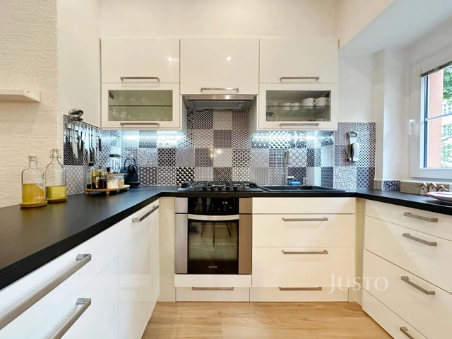 Prodej bytu 3+kk, 78 m², 9 m² sklepní kóje, Praha 3