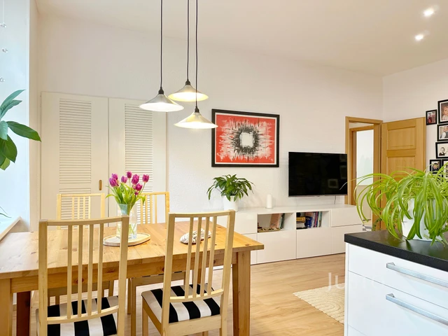 Prodej bytu 3+kk, 78 m², 9 m² sklepní kóje, Praha 3