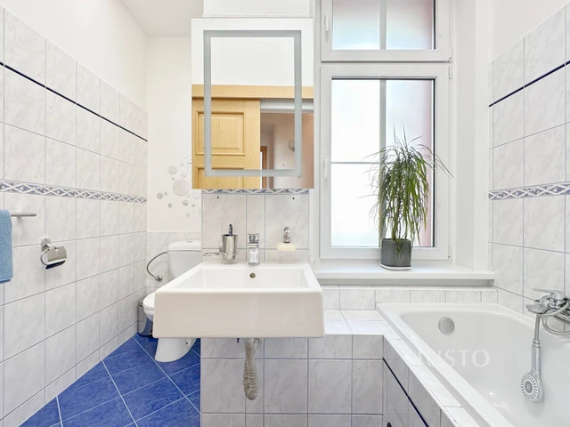 Prodej bytu 3+kk, 78 m², 9 m² sklepní kóje, Praha 3