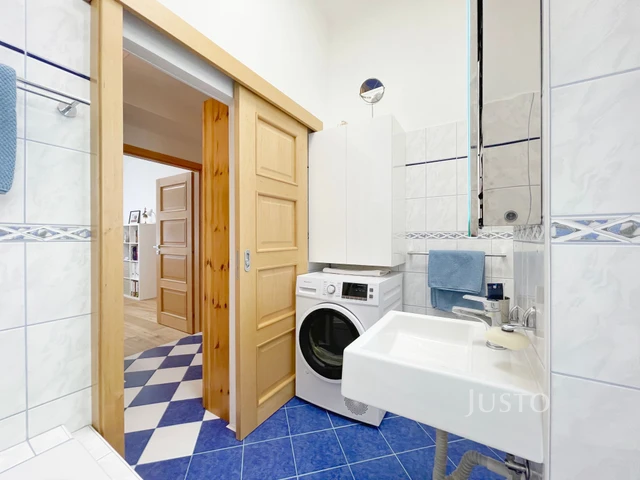 Prodej bytu 3+kk, 78 m², 9 m² sklepní kóje, Praha 3
