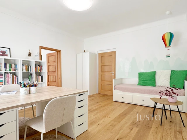 Prodej bytu 3+kk, 78 m², 9 m² sklepní kóje, Praha 3