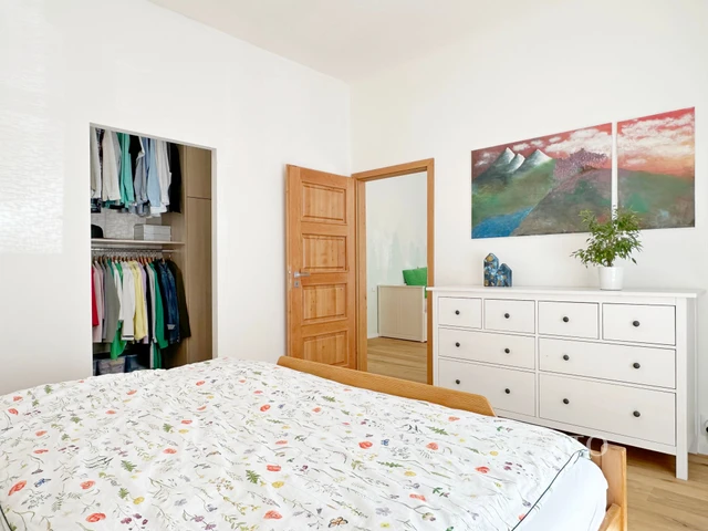 Prodej bytu 3+kk, 78 m², 9 m² sklepní kóje, Praha 3