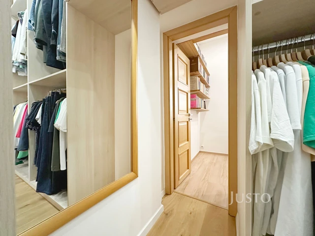 Prodej bytu 3+kk, 78 m², 9 m² sklepní kóje, Praha 3