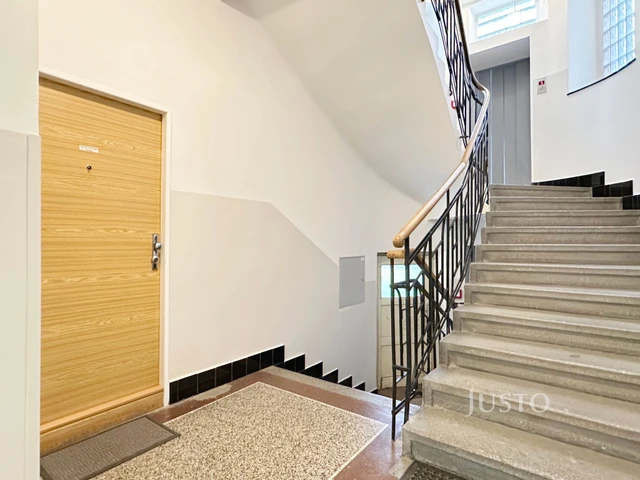 Prodej bytu 3+kk, 78 m², 9 m² sklepní kóje, Praha 3