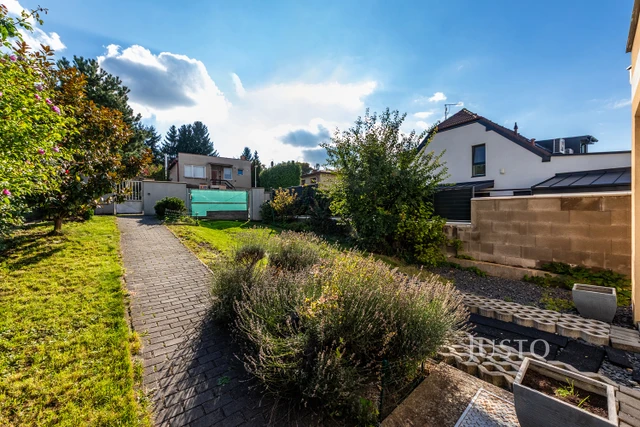 Prodej rodinného domu 206 m² s pozemkem 351 m²