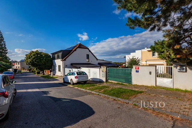 Prodej rodinného domu 206 m² s pozemkem 351 m²