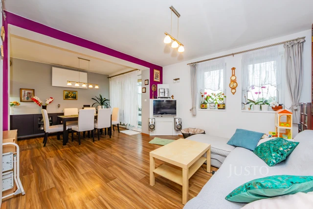 Prodej rodinného domu 206 m² s pozemkem 351 m²