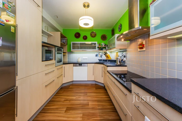 Prodej rodinného domu 206 m² s pozemkem 351 m²