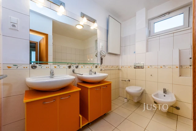 Prodej rodinného domu 206 m² s pozemkem 351 m²