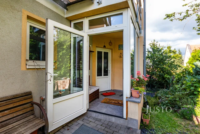Prodej rodinného domu 206 m² s pozemkem 351 m²