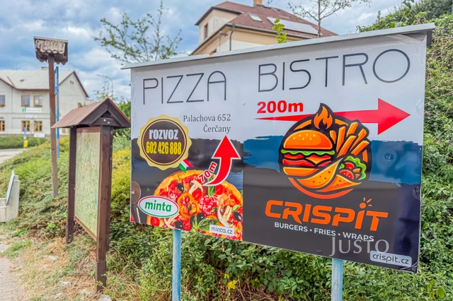 Prodej rodinného domu 6+kk s krytým bazénem, saunou a vzrostlou zahradou