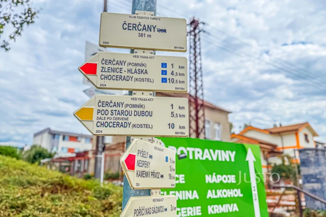 Prodej rodinného domu 6+kk s krytým bazénem, saunou a vzrostlou zahradou