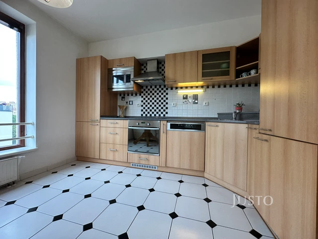 Pronájem 3+kk 59 m² + lodžie 4 m² + parkování