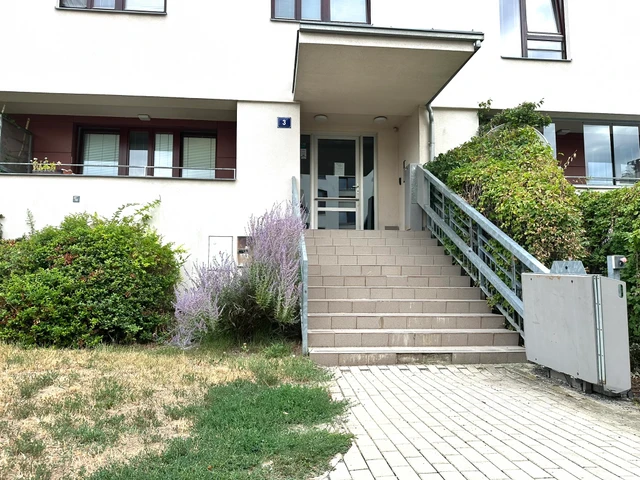 Pronájem 3+kk 59 m² + lodžie 4 m² + parkování