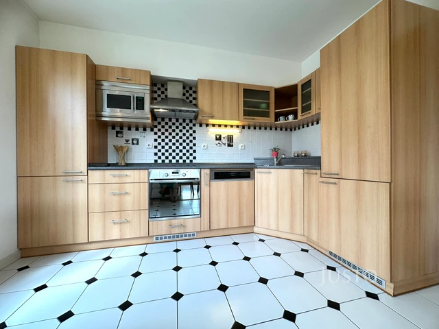 Pronájem 3+kk 59 m² + lodžie 4 m² + parkování