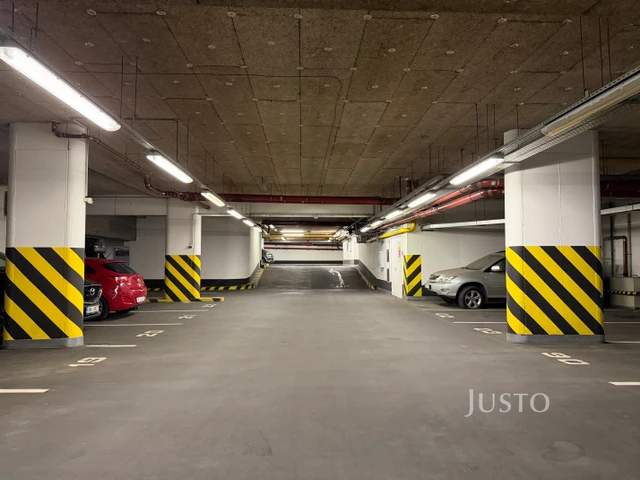 Pronájem garážového stání 25 m²