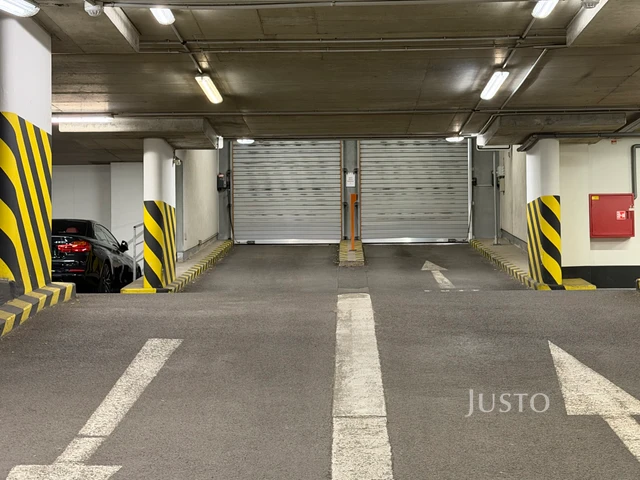 Pronájem garážového stání 25 m²