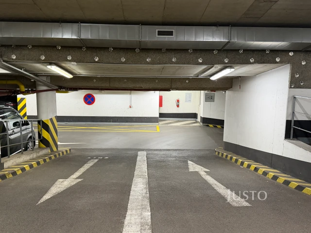 Pronájem garážového stání 25 m²