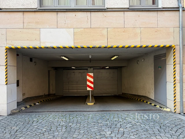 Pronájem garážového stání 25 m²