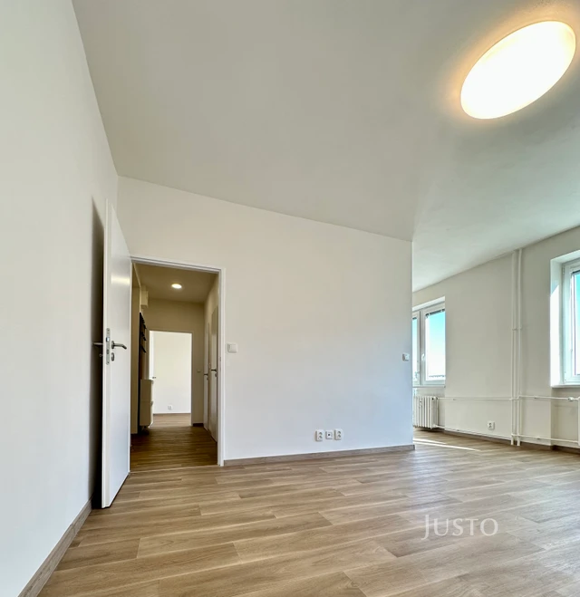 Pronájem 2+1 56 m² + balkón 1,6 m²