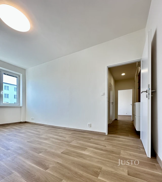 Pronájem 2+1 56 m² + balkón 1,6 m²