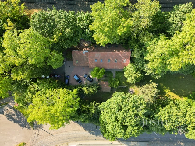 Prodej kanceláří 250 m² s pozemkem 1168 m²