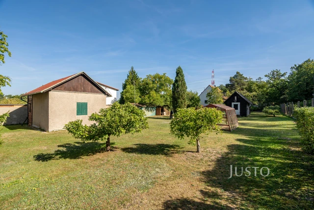 Prodej pozemku 1497 m²