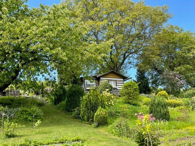 Prodej chaty 12 m² s pozemkem 400 m²