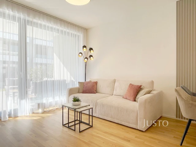 Prodej 2+kk 53 m² + zahrádka 19 m² + terasa 29 m² + parkování