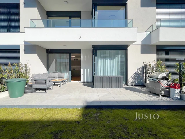 Prodej 2+kk 53 m² + zahrádka 19 m² + terasa 29 m² + parkování