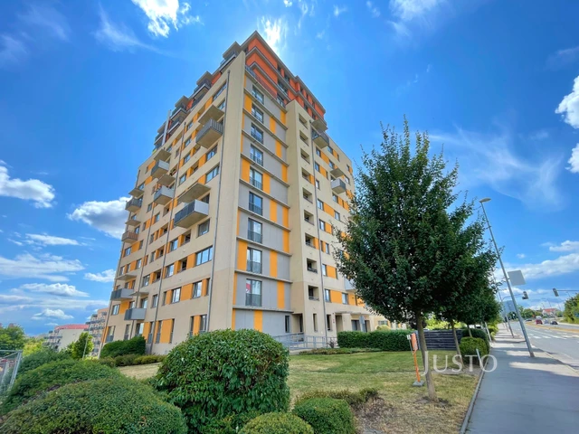 Prodej 3+kk 82 m² + lodžie 3 m² + balkón 3 m² + garáž