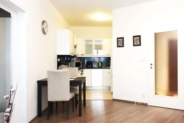 Pronájem 2+kk 59 m² + terasa 7 m² + parkování