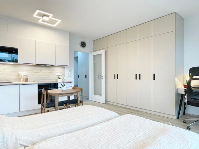 Prodej garsoniéry 33 m² + balkón 7 m²