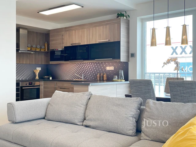 Prodej 3+kk 82 m² + lodžie 3 m² + balkón 3 m² + garáž