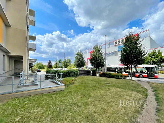 Prodej 3+kk 82 m² + lodžie 3 m² + balkón 3 m² + garáž