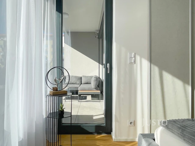 Prodej 2+kk 53 m² + zahrádka 19 m² + terasa 29 m² + parkování