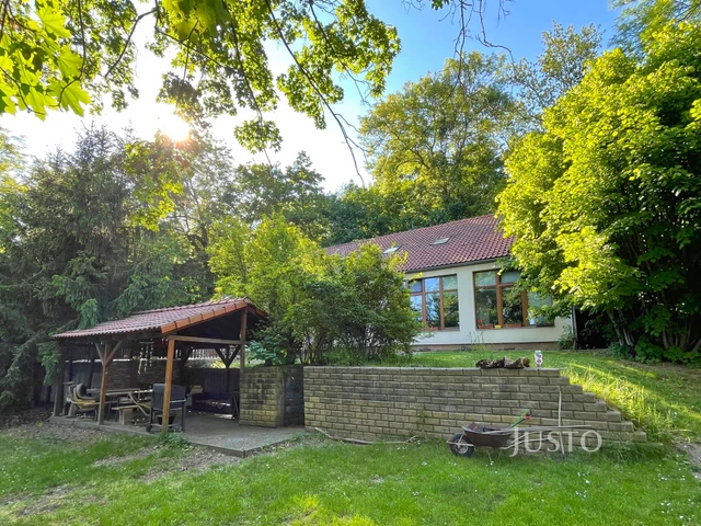 Prodej kanceláří 250 m² s pozemkem 1168 m²