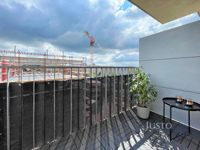 Prodej 3+kk 82 m² + lodžie 3 m² + balkón 3 m² + garáž