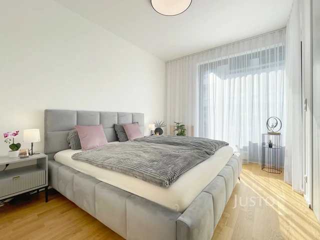 Prodej 2+kk 53 m² + zahrádka 19 m² + terasa 29 m² + parkování