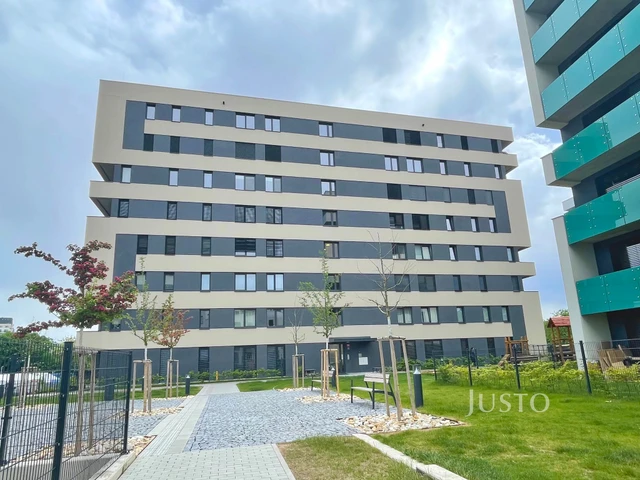 Prodej garsoniéry 33 m² + balkón 7 m²