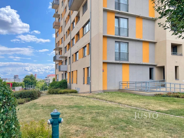 Prodej 3+kk 82 m² + lodžie 3 m² + balkón 3 m² + garáž