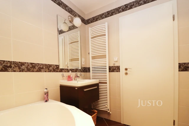 Pronájem 2+kk 59 m² + terasa 7 m² + parkování