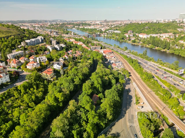 Prodej kanceláří 250 m² s pozemkem 1168 m²