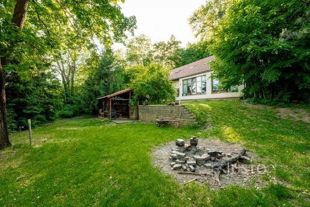 Prodej kanceláří 250 m² s pozemkem 1168 m²