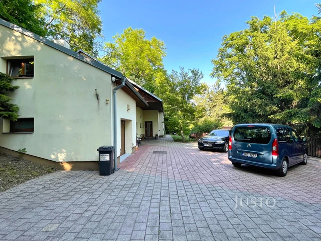 Prodej rodinného domu 250 m² s pozemkem 1168 m²