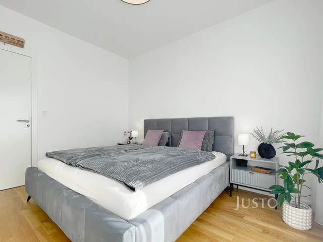 Prodej 2+kk 53 m² + zahrádka 19 m² + terasa 29 m² + parkování