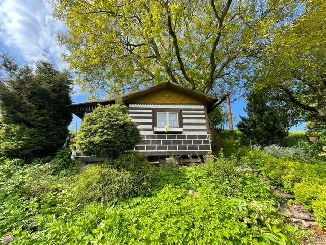 Prodej chaty 12 m² s pozemkem 400 m²